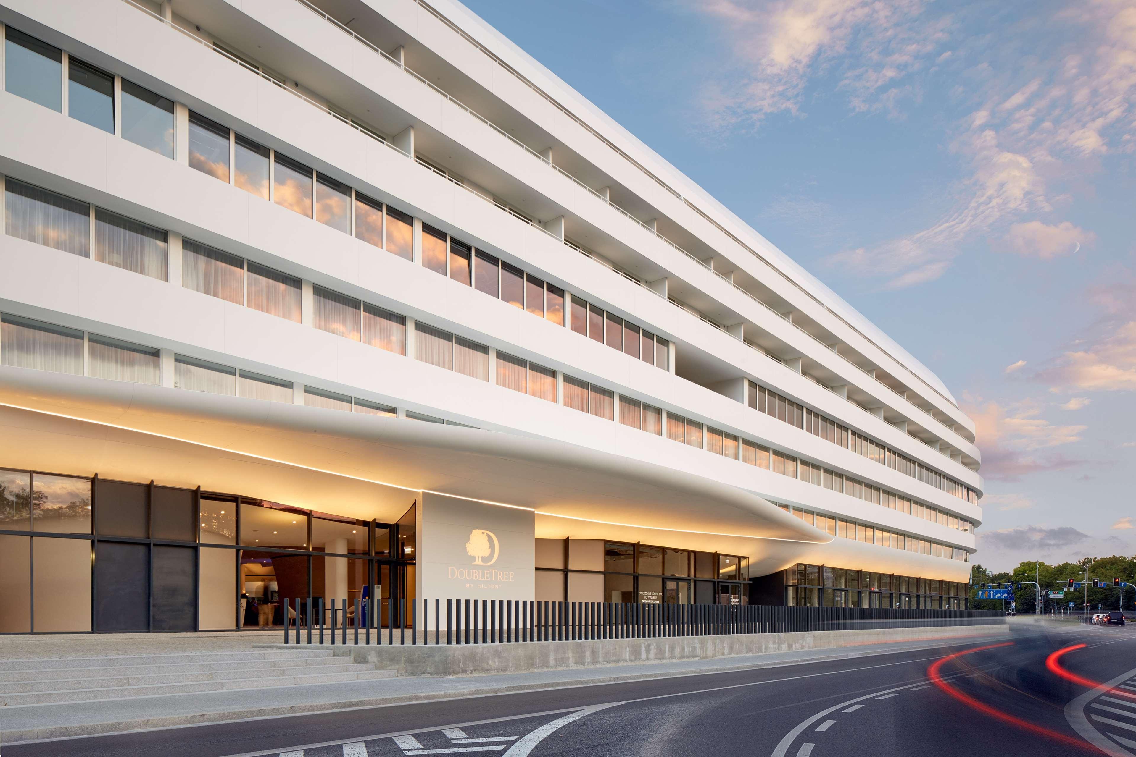 Hotel Doubletree By Hilton Breslavia Esterno foto The hotel in 2016