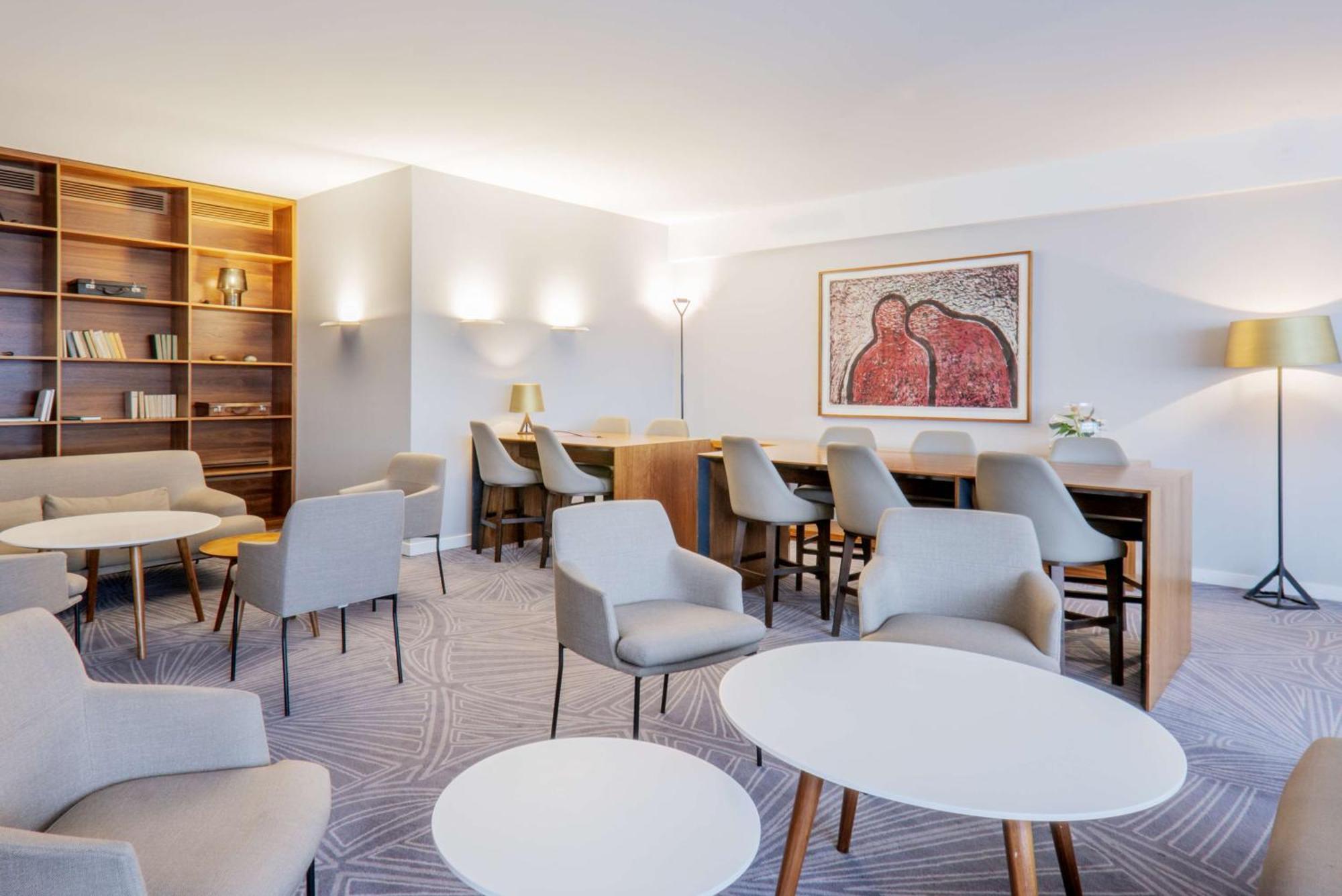 Hotel Doubletree By Hilton Breslavia Esterno foto The library at the hotel