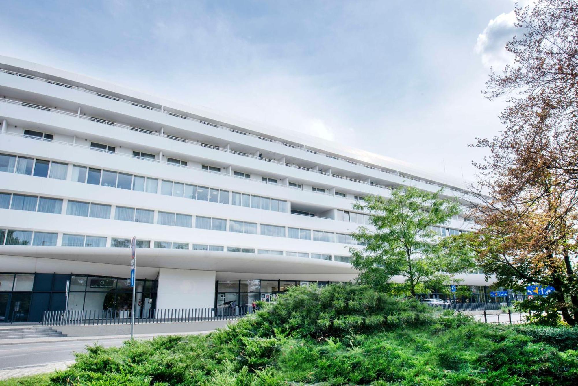 Hotel Doubletree By Hilton Breslavia Esterno foto The University Hospital of Freiburg