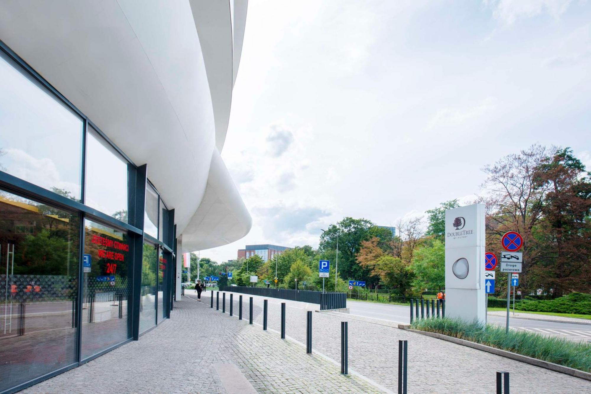 Hotel Doubletree By Hilton Breslavia Esterno foto The entrance of the museum
