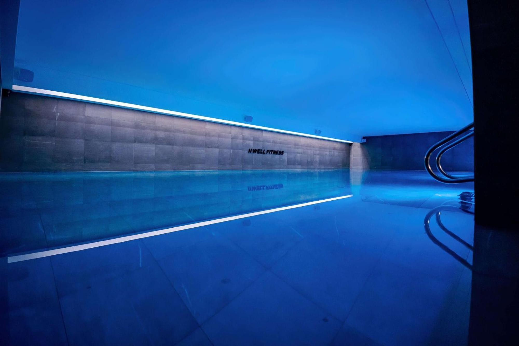 Hotel Doubletree By Hilton Breslavia Esterno foto The pool at the Wellhouse