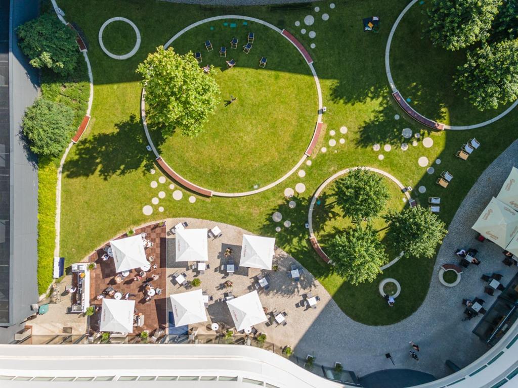 Hotel Doubletree By Hilton Breslavia Esterno foto The park