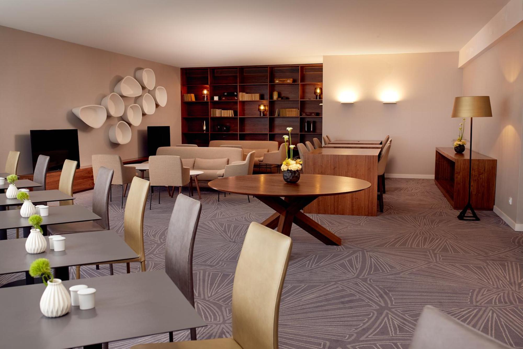 Hotel Doubletree By Hilton Breslavia Esterno foto